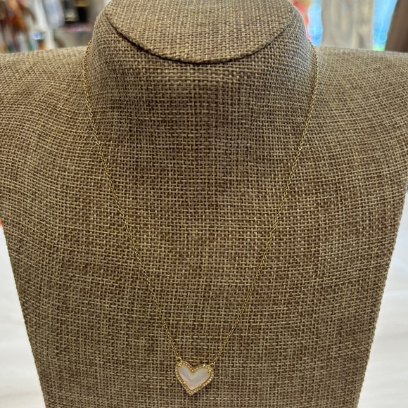 Kendra Scott Ari Heart necklace - Picture 3 of 5